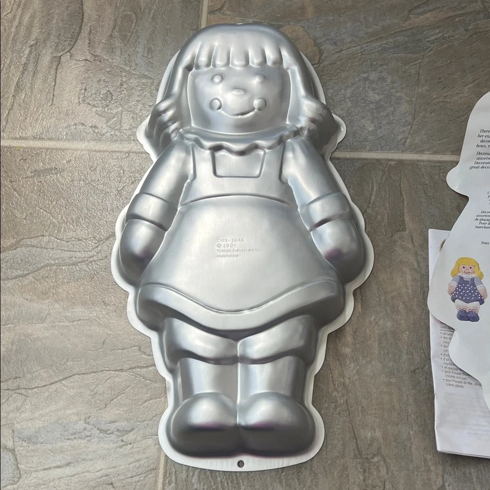 Vintage 2001 Wilton Aluminum Storybook Doll Cake Pan 2105-2048